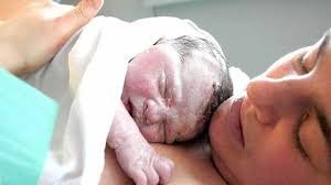 Bambini nati con la camicia: tra benefici e poteri magici